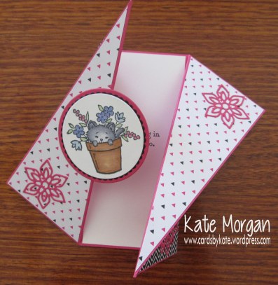 Pretty Kitty Diagonal Side Fold card, Pop of Pink, Flourish Thinlits, DIY #stampinup @cardsbykate