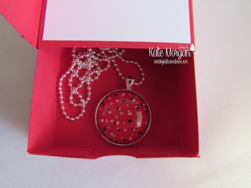 card-gift-box-with-necklace-candy-cane-lane-dsp-cookie-cutter-bundle-santa-holiday-catalogue-2016-cards-by-kate-stampinup-cardsbykatemorgan